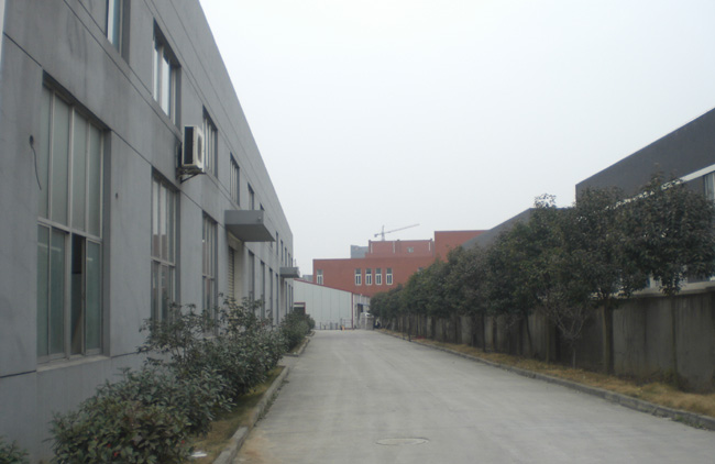 1-1Q220220Z1227.jpg